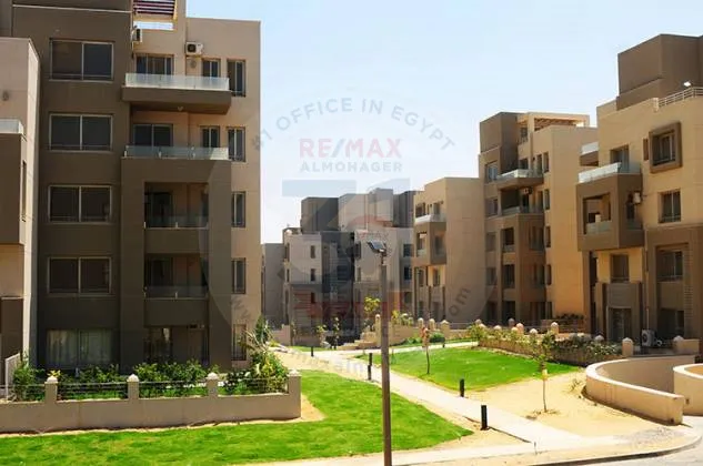 # دوبلكس للبيع في فيليدج جاردنز القطامية