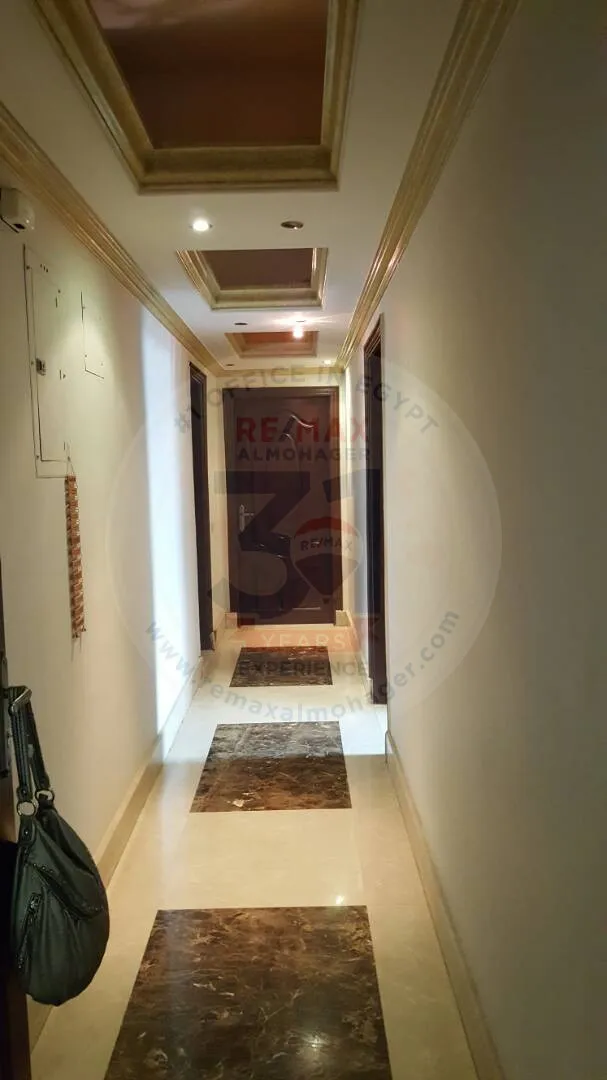 فيلا للإيجار في الباتيو 1 بحديقة خاصة