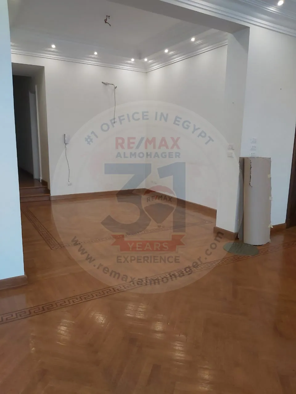 Apartment in a prime location for rent in Narges 6