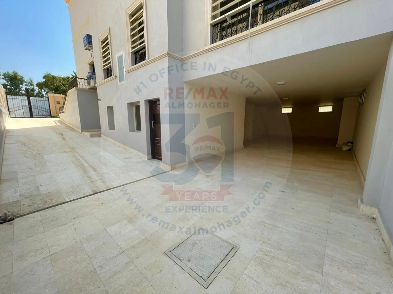 Villa for sale inside Fountain Park New Cairo