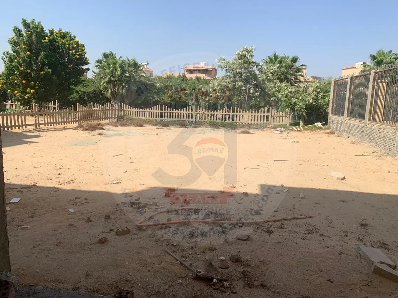 فيلا للبيع-كمبوند مون فالى-حديقة خاصة