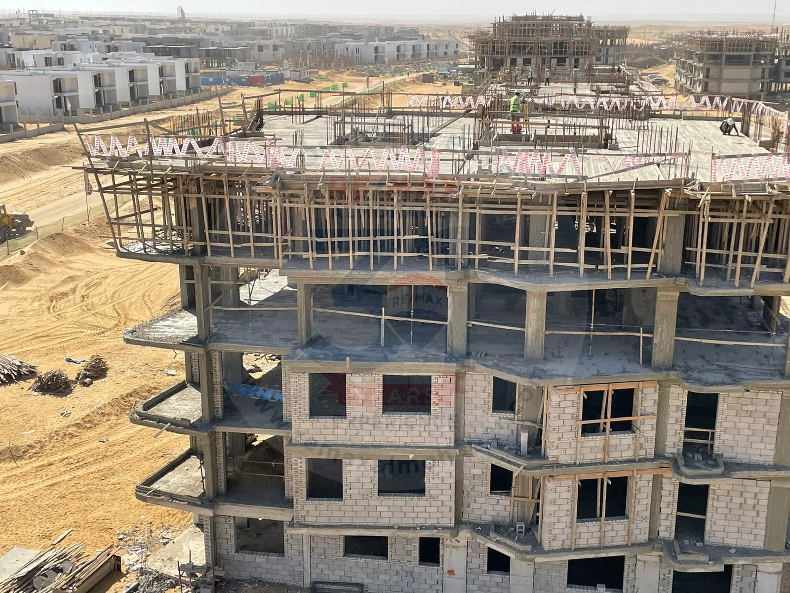 شقة للبيع في كمبوند بادية بالشيخ زايد 140متر
