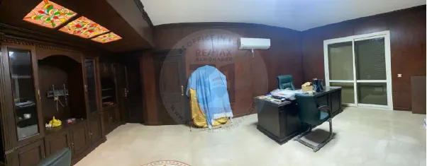 فيلا مستقلة للبيع فى الباتيو 5 بالشروق بحمام سباحة