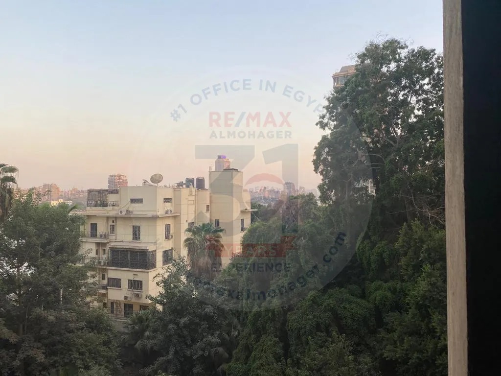 شقة للبيع فى الجيزة تطل على النيل مباشرة من البلكونة