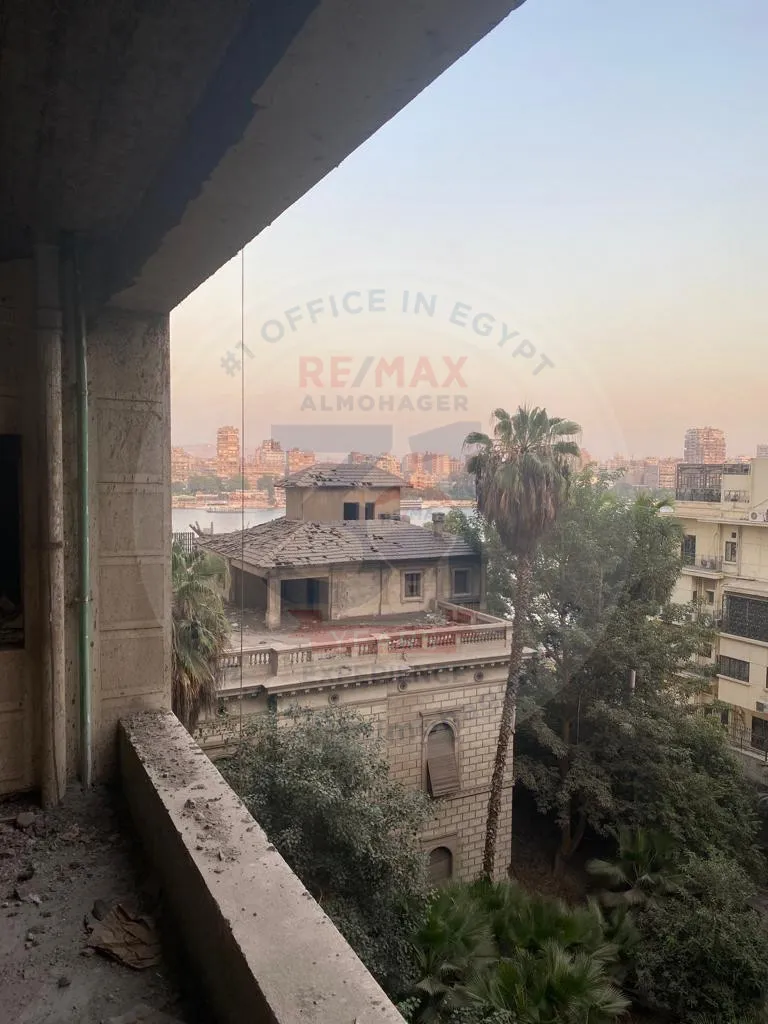 شقة للبيع فى الجيزة تطل على النيل مباشرة وموقع مميز