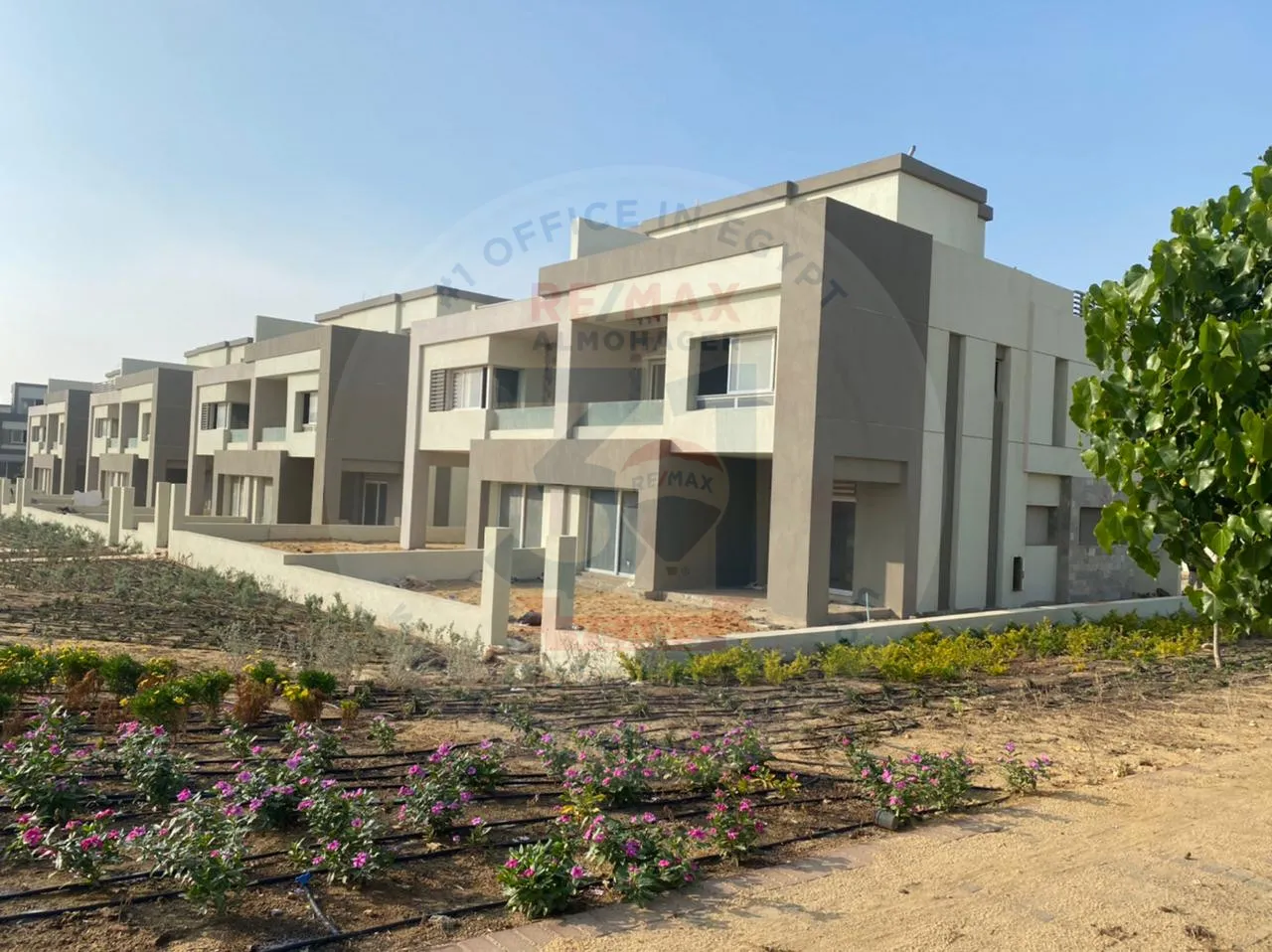 Twin House Modern 255 SQ M for sale in Hyde Park