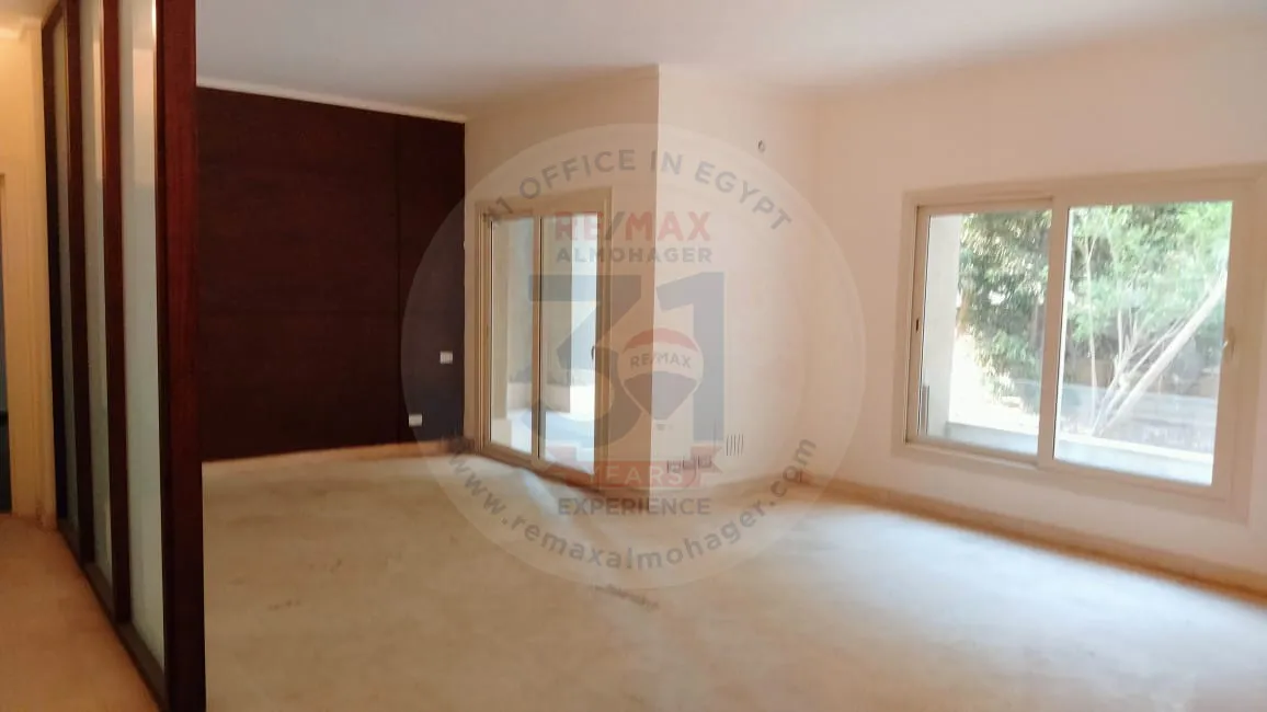 Apartment with Garden for sale in The Village