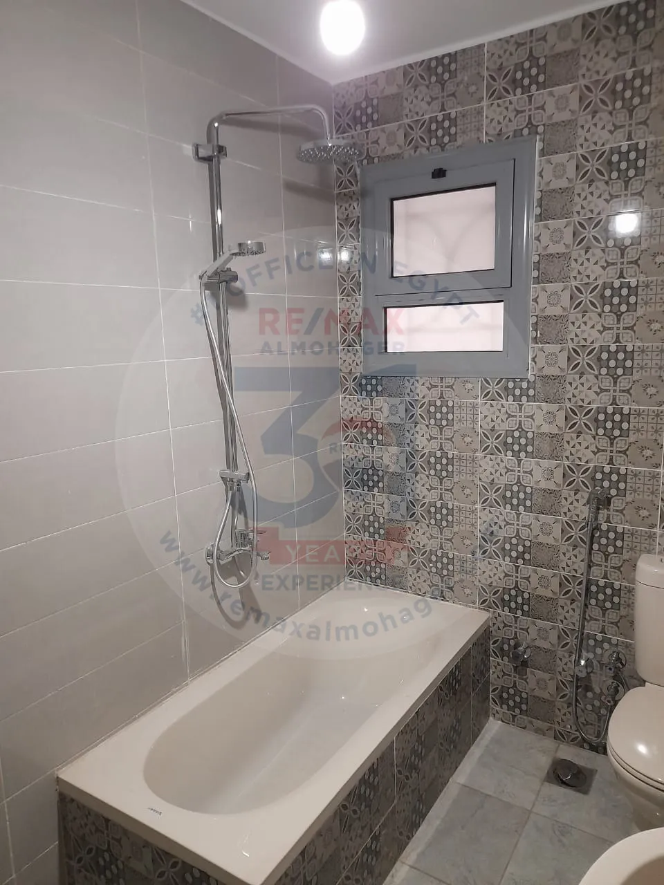 شقة للبيع في شارع لبنان