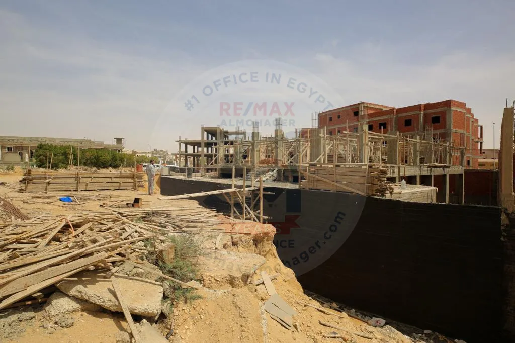 •أرض بامتداد غرب الجولف - القاهرة الجديدة