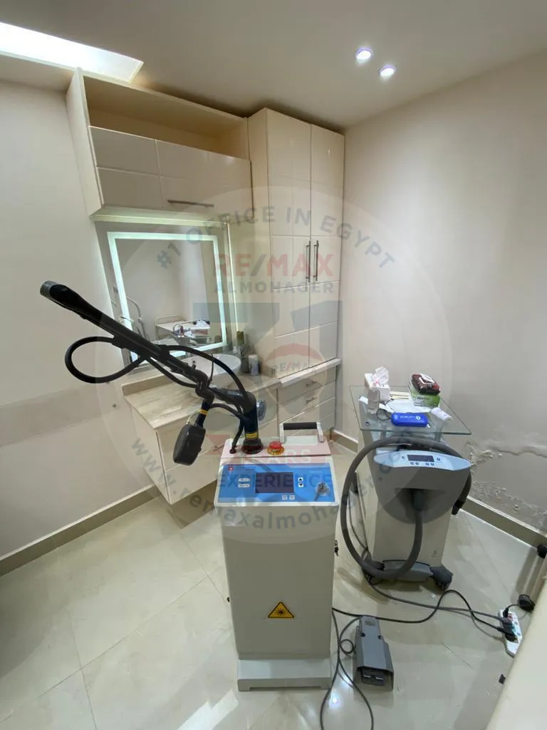 400 m clinic for sale in masr el gedida
