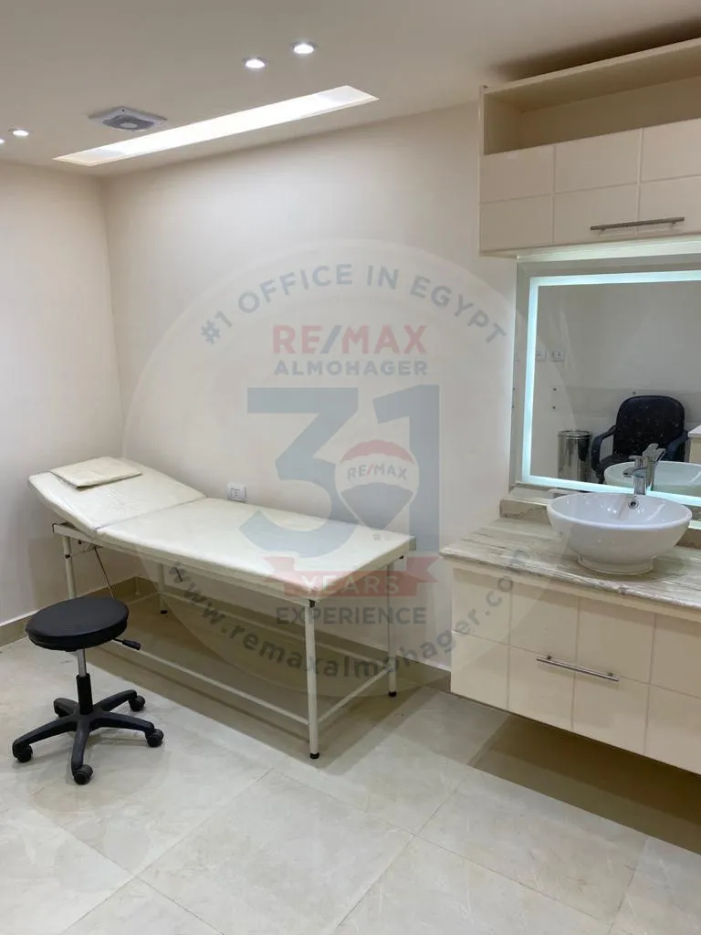 Clinic suitable as a medical center