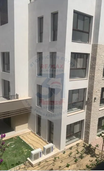 Finished Penthouse in First Floor for sale in  La Vista Bay