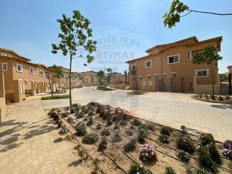 TWIN HOUSE 4BEDROOMS IN HYDE PARK