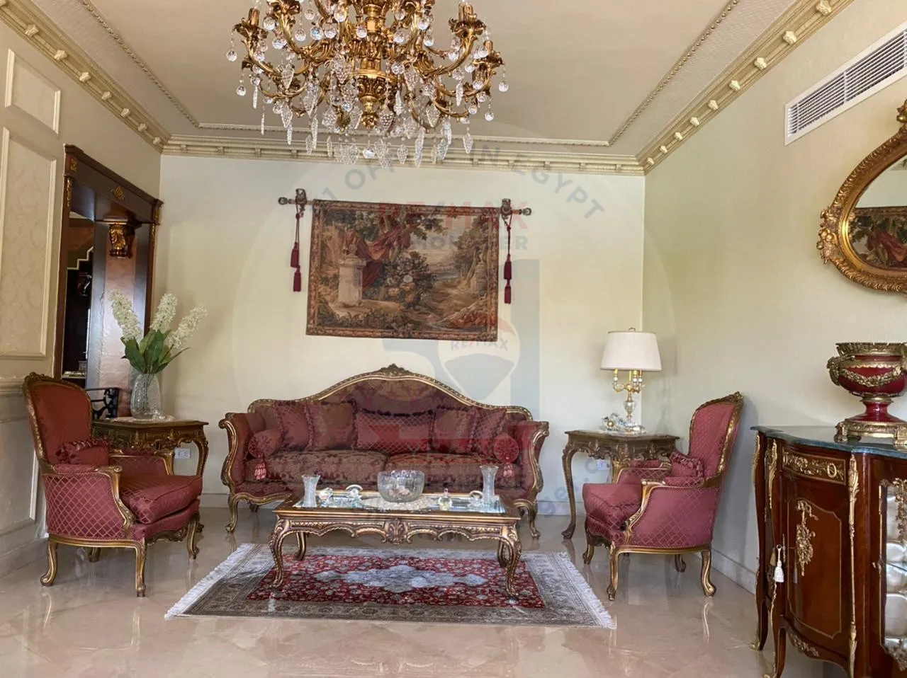 Villa for sale in Rabwa, Sheikh Zayed. Building area: 1095 m2 and land area: 620 m.