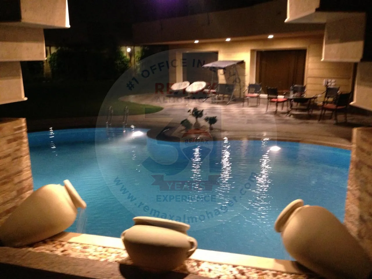 Villa for sale in Rabwa, Sheikh Zayed. Building area: 1095 m2 and land area: 620 m