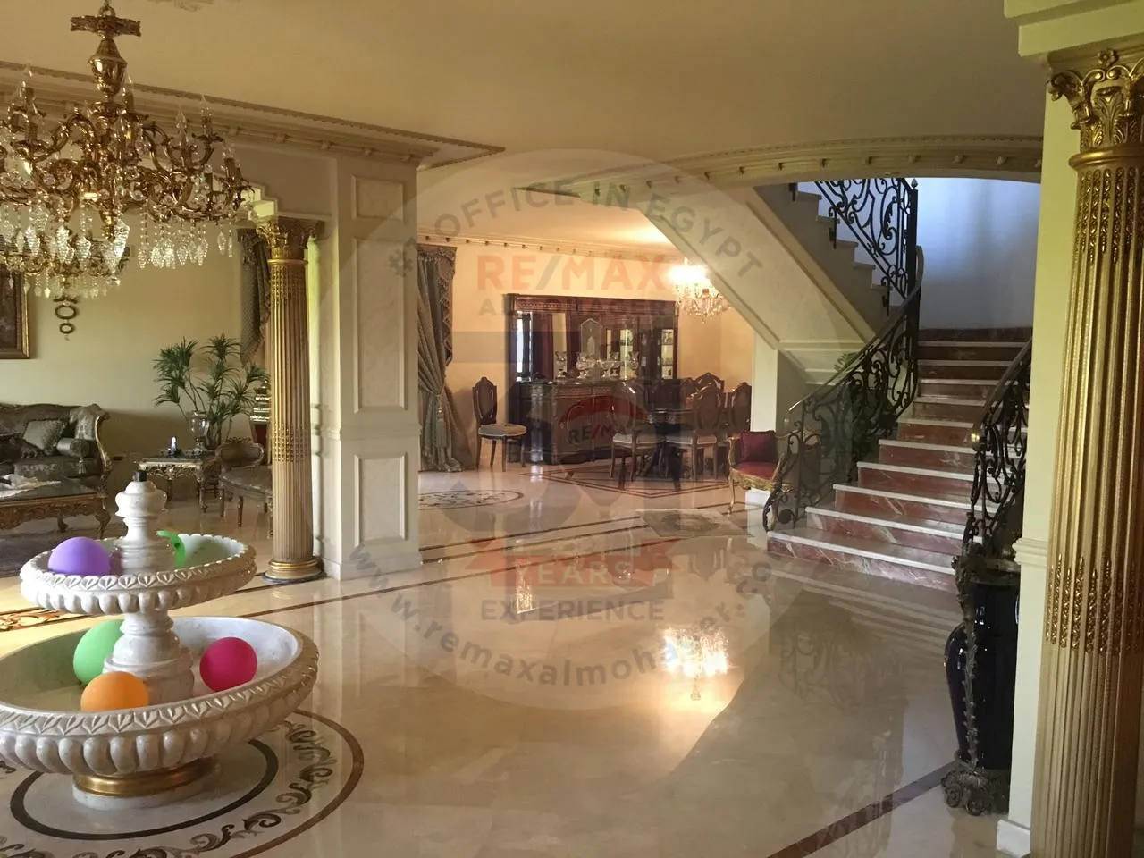 Villa for sale in Rabwa, Sheikh Zayed. Building area: 1095 m2 and land area: 620 m