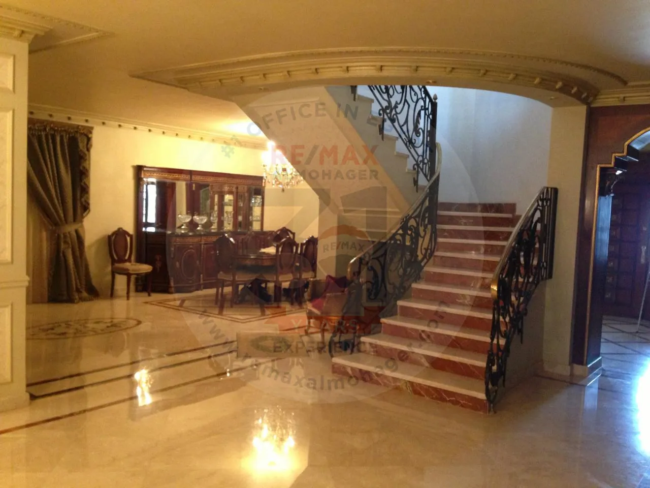 Villa for sale in Rabwa, Sheikh Zayed. Building area: 1095 m2 and land area: 620 m