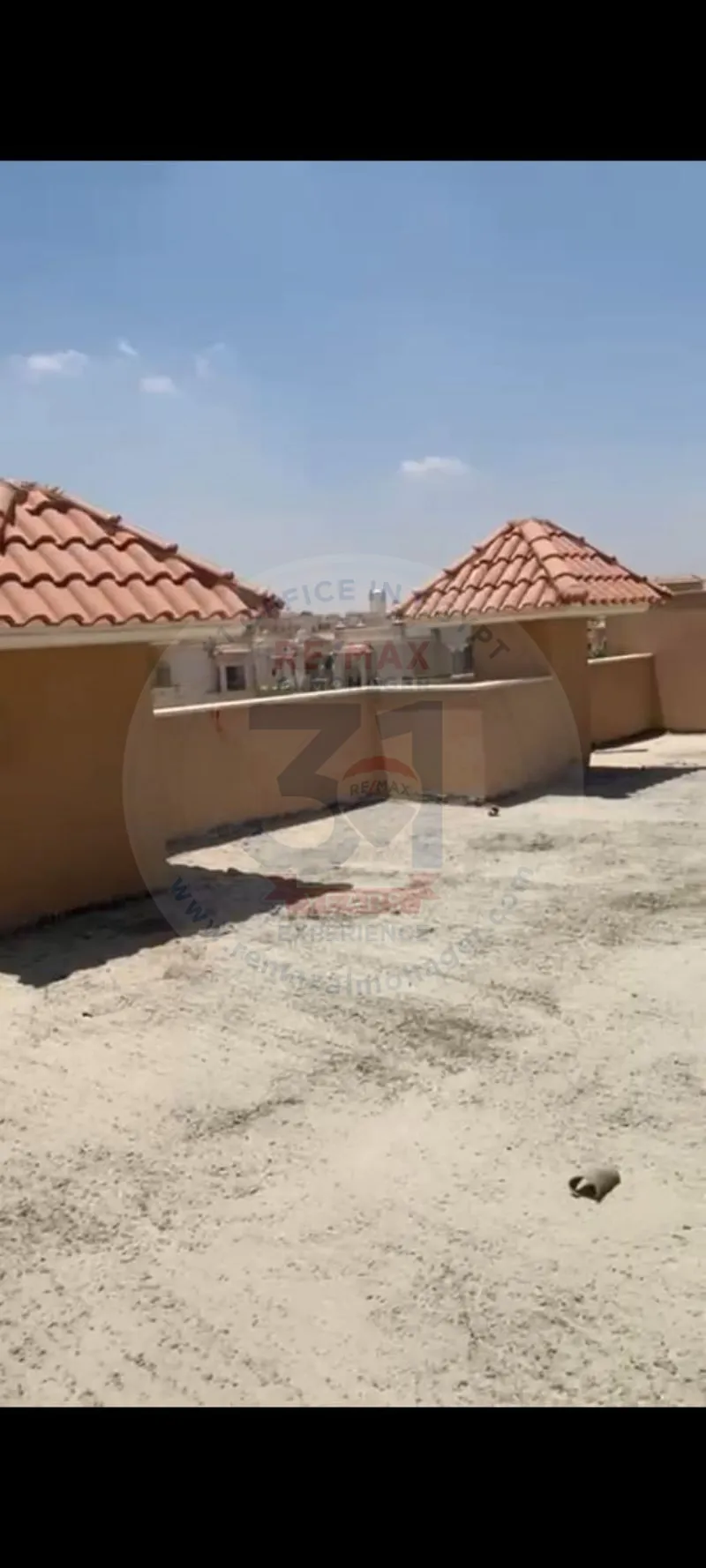 بنتهاوس للبيع فى الشروق نصف تشطيب