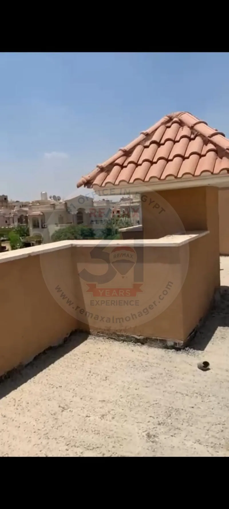 بنتهاوس للبيع فى الشروق نصف تشطيب