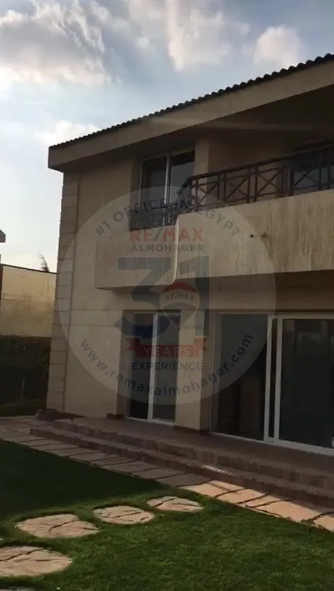 Villa for rent in Al Rabwa Compound in Sheikh Zayed - view on the golf