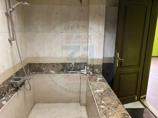 apartment for sale fully finished in Ard el Golf