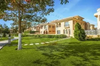 villa for sale in hydepark