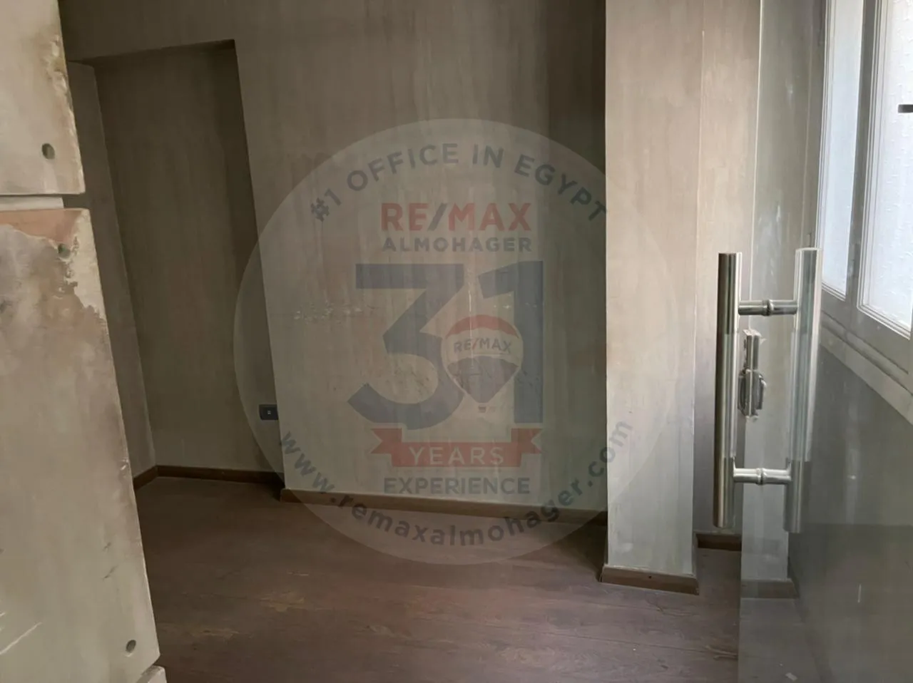 Semi finished office for sale in El Nozha