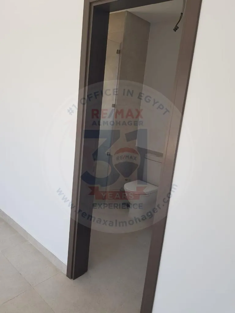 فيلا للبيع بكمبوند سوان ليك فيو على البحر