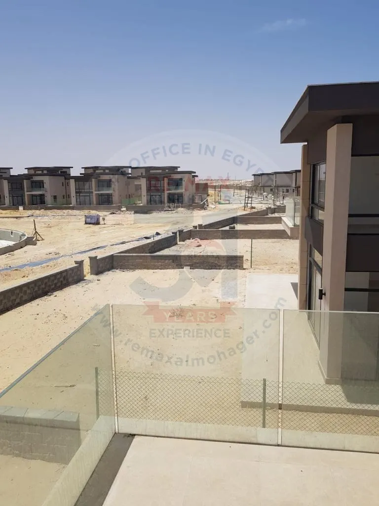 فيلا للبيع بكمبوند سوان ليك فيو على البحر