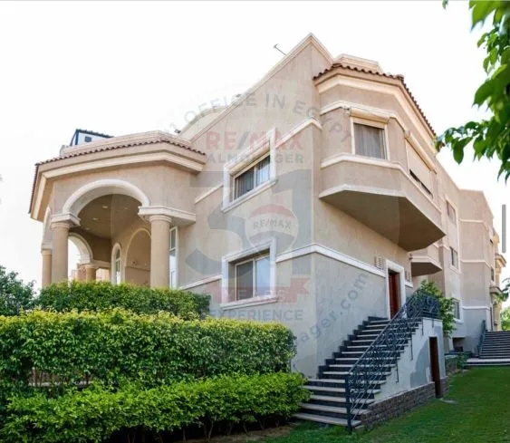Furnished mansion for sale in Golf City
