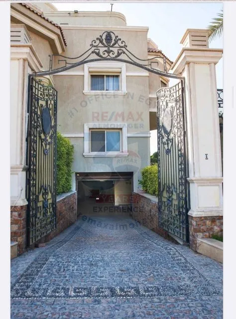 Palace for sale, Golf City, Obour, 2450 meters