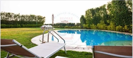 A very special mansion for sale in Golf City