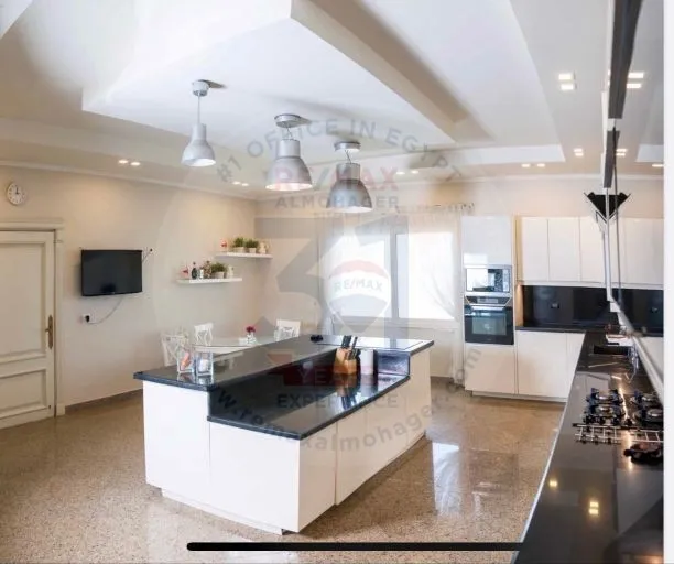 Palace for sale, Golf City, Obour, 2450 meters