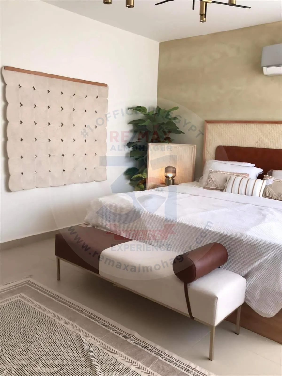 توين هاوس للايجار 280 م في الماظه باي