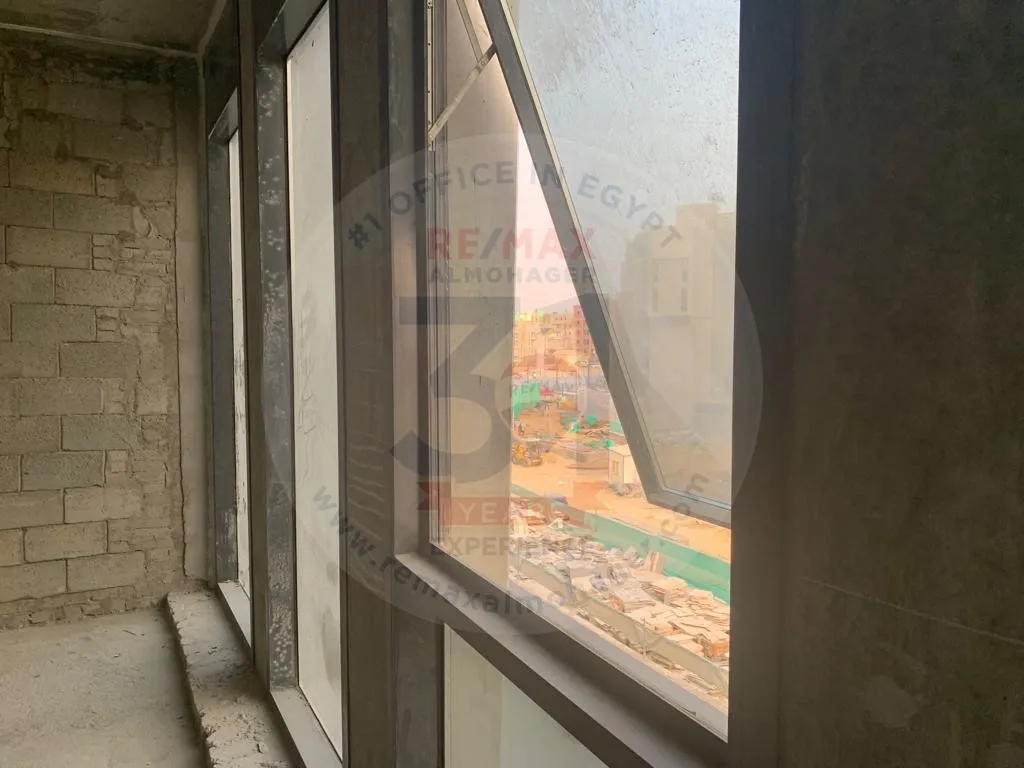 For rent in Eastown, 90 meters