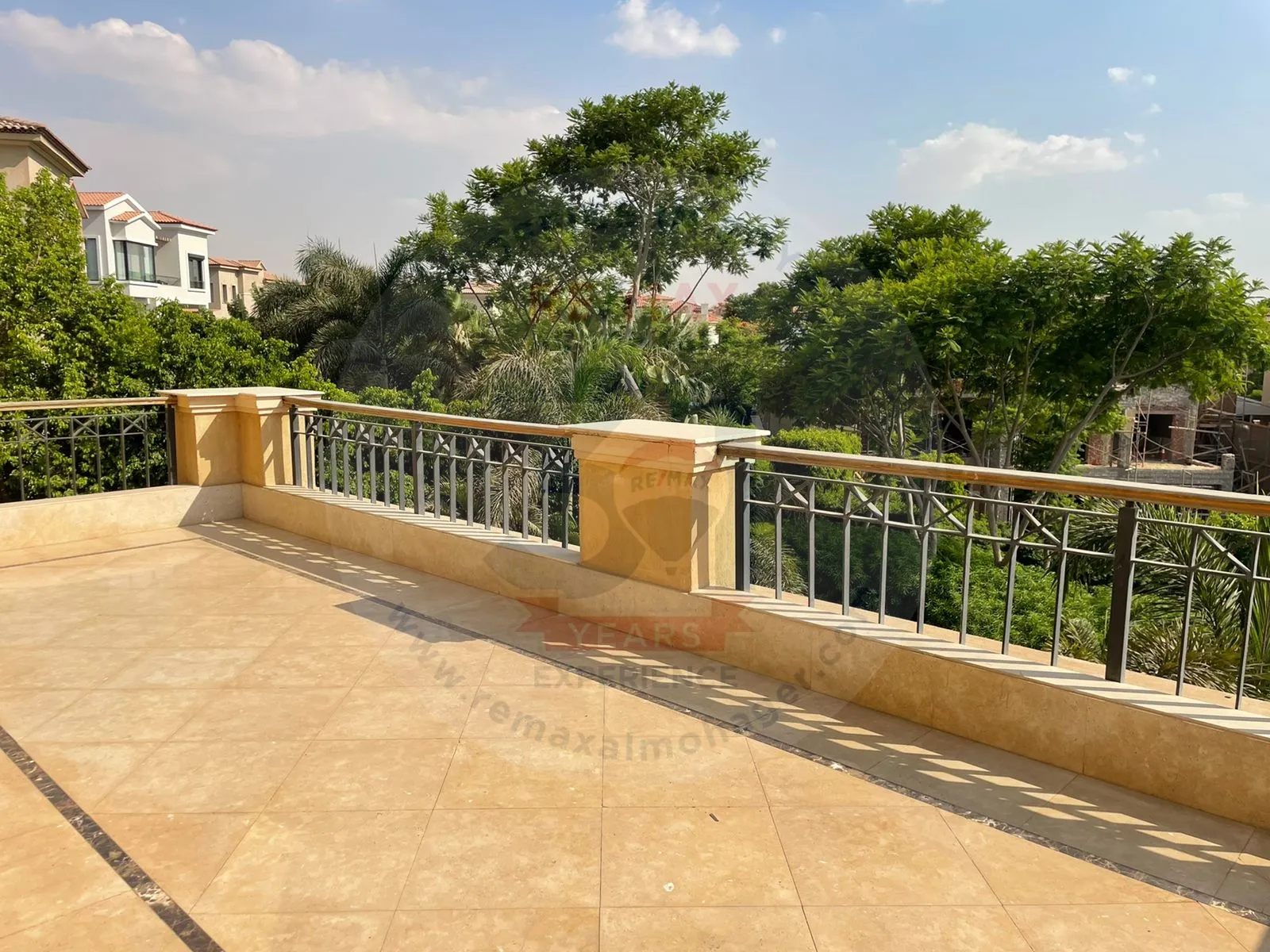 Apartment with garden for sale in Lake view  Compound