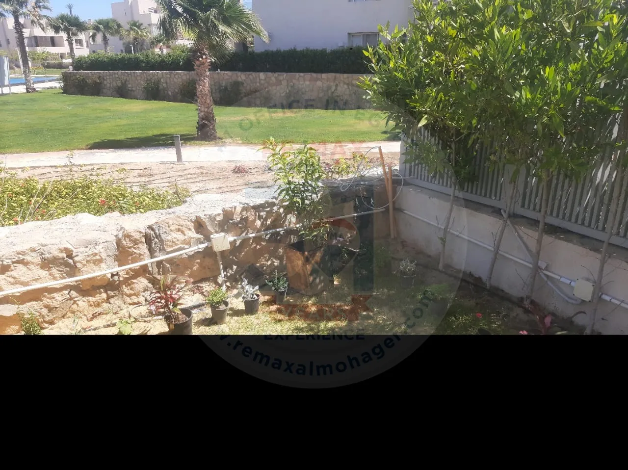 Chalet for sale with private garden in Hacienda