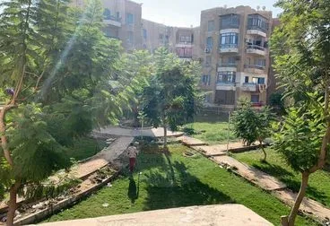 للبيع فى التجمع الأول محل