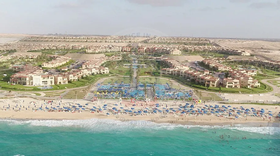 تاون هاوس للبيع يطل على البحر من الروف في كمبوند فيستا باي