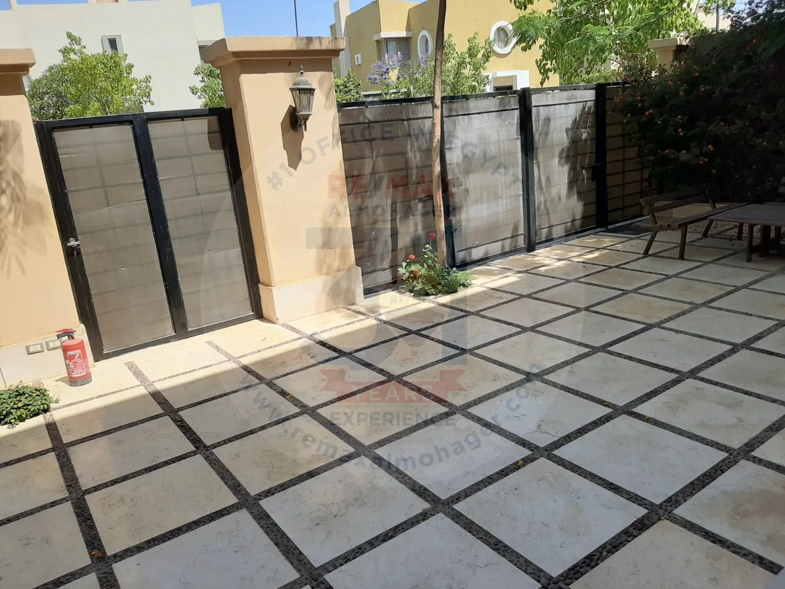 فيلا للبيع في كمبوند اليجريا الشيخ زايد 350 متر