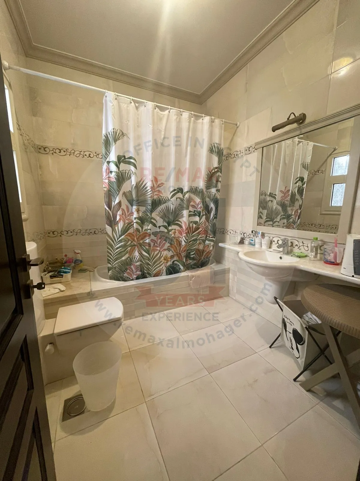 3 Bedrooms apartment for sale in Al Amn Al Am