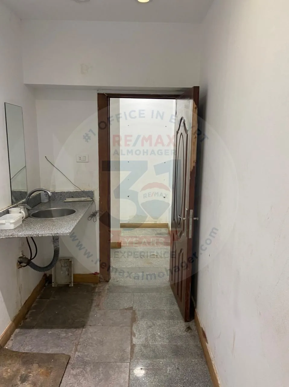 Shop for sale 200 M fully finished