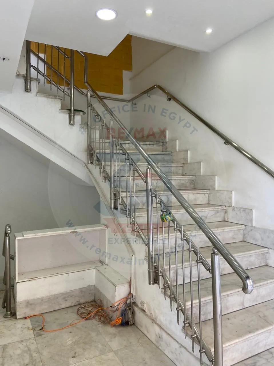 200 M fully finished shop for rent