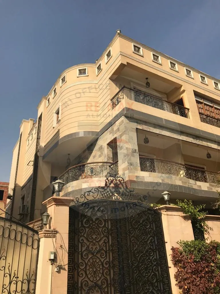 فيلا موقع متميز للبيع في التجمع