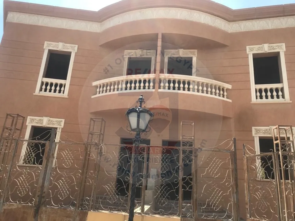 4 Bedrooms Twin house for sale in El Shorouk