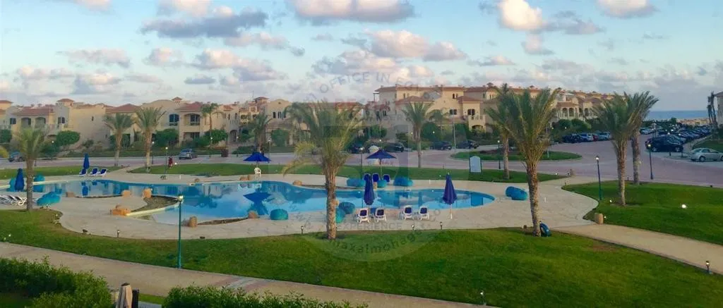 عقارات مطلة على البحر للبيع.