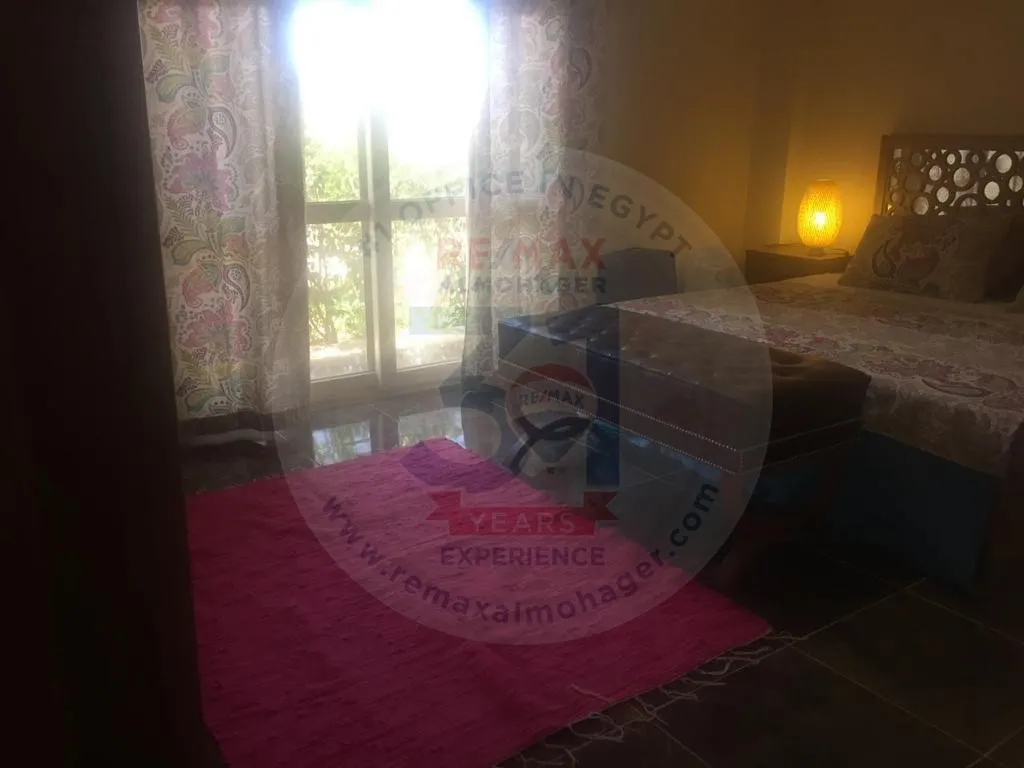 عقارات تطل على حمام سباحة فى لافيستا باي