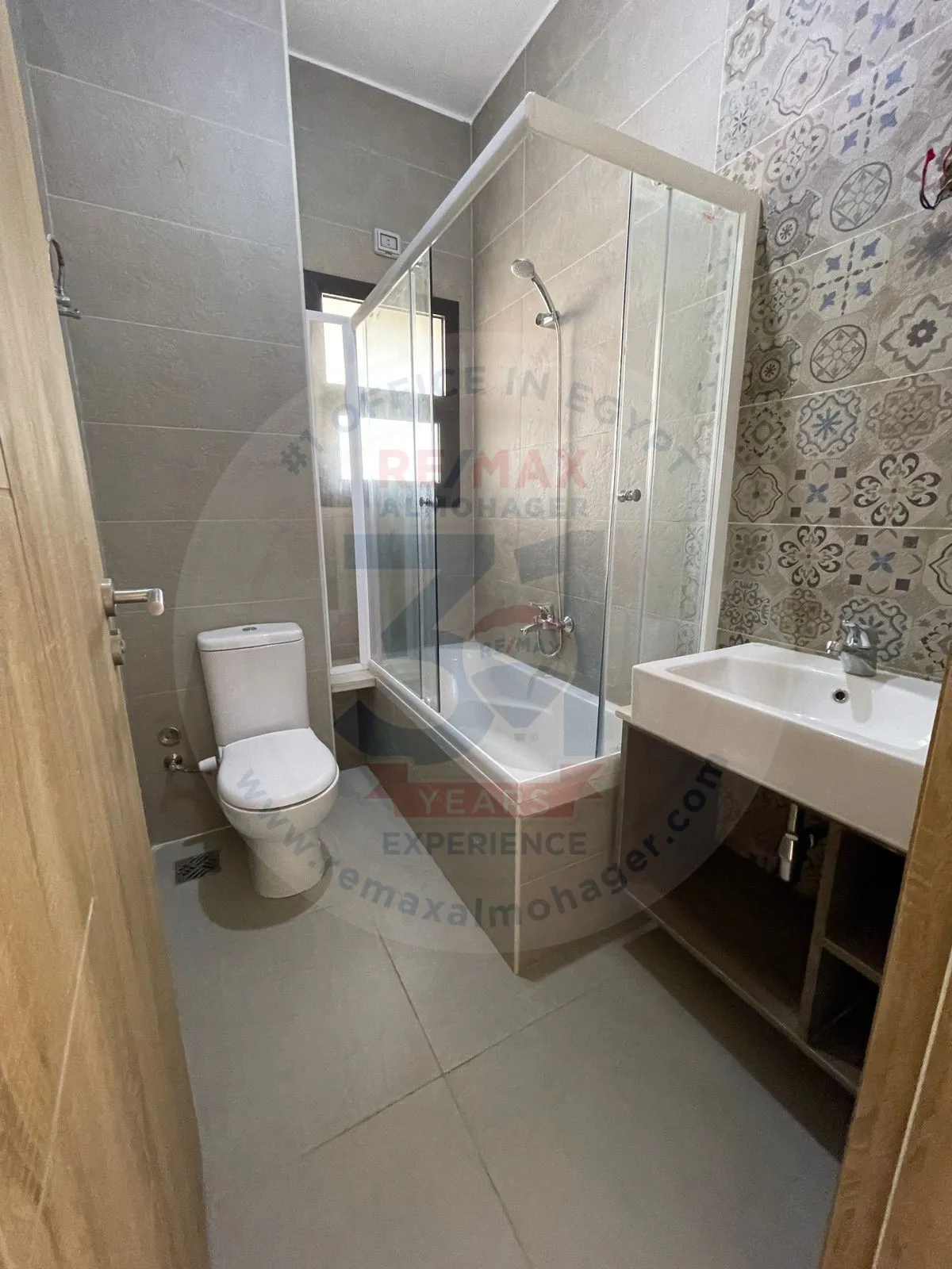 للايجار شقة بحديقة