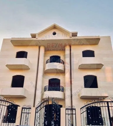 Villa for sale in the Second District overlooking a garden in the settlement