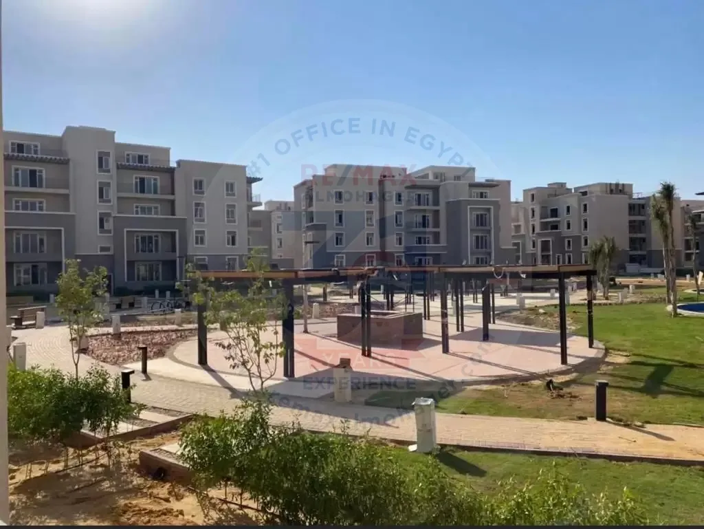 Apartment 170 meters in October Plaza Compound
